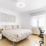 With 3 Bedrooms Apartament