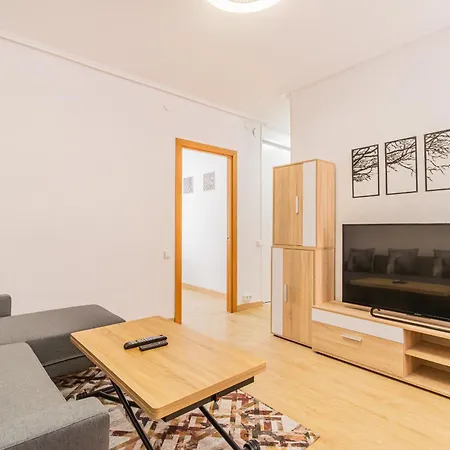 With 3 Bedrooms Apartament