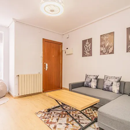 With 3 Bedrooms Apartment *