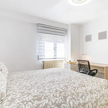 With 3 Bedrooms 아파트 사라고사